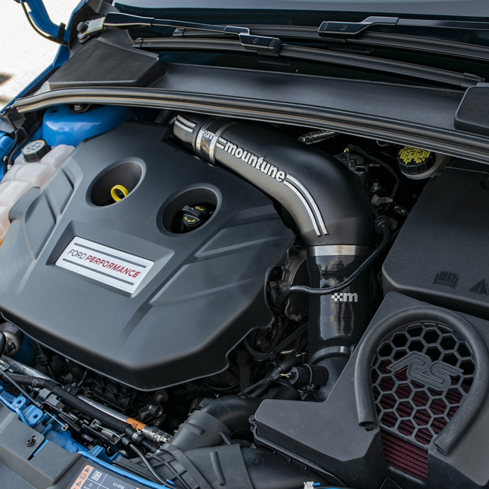 Clean Ford Focus RS Engine.jpg